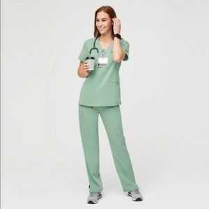 Figs Scrubs Jade Casma M Top and L Kade Pants